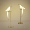 2020 a la venta Lámpara de mesa elegante del pájaro de la grúa de papel del diseño para el hotel